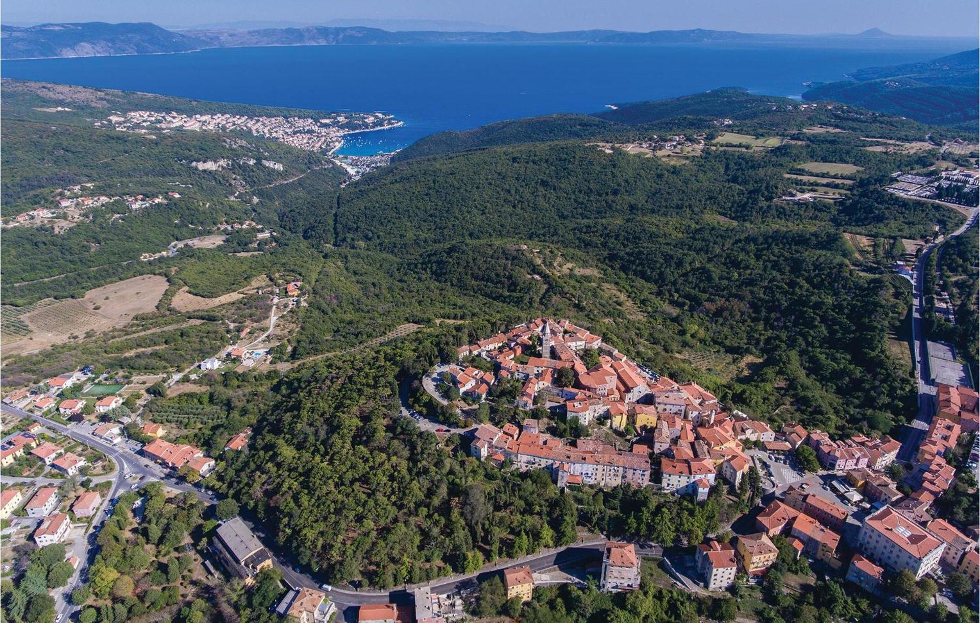 2 Bedroom Lovely Apartment In Labin Labin  Eksteriør billede