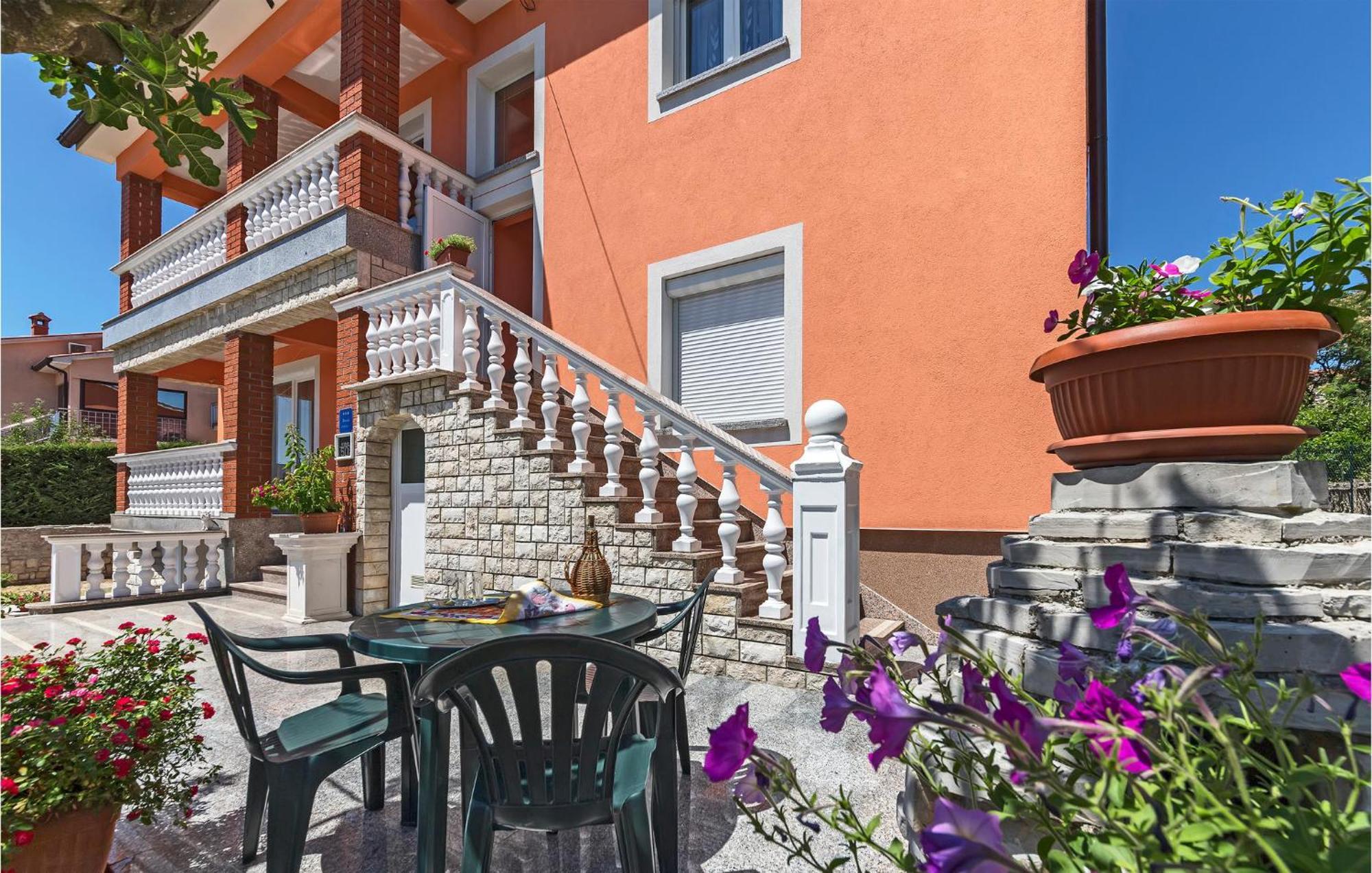 2 Bedroom Lovely Apartment In Labin Labin  Eksteriør billede